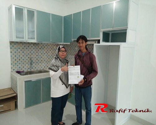 model kitchen aluminium warna jade silver