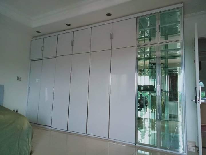 model lemari pakaian aluminium