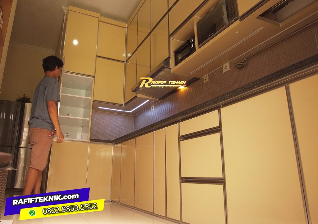 desain kitchen set aluminium modern
